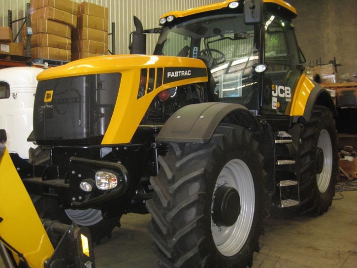 JCB Fastrac tractor with an enclosed cab.